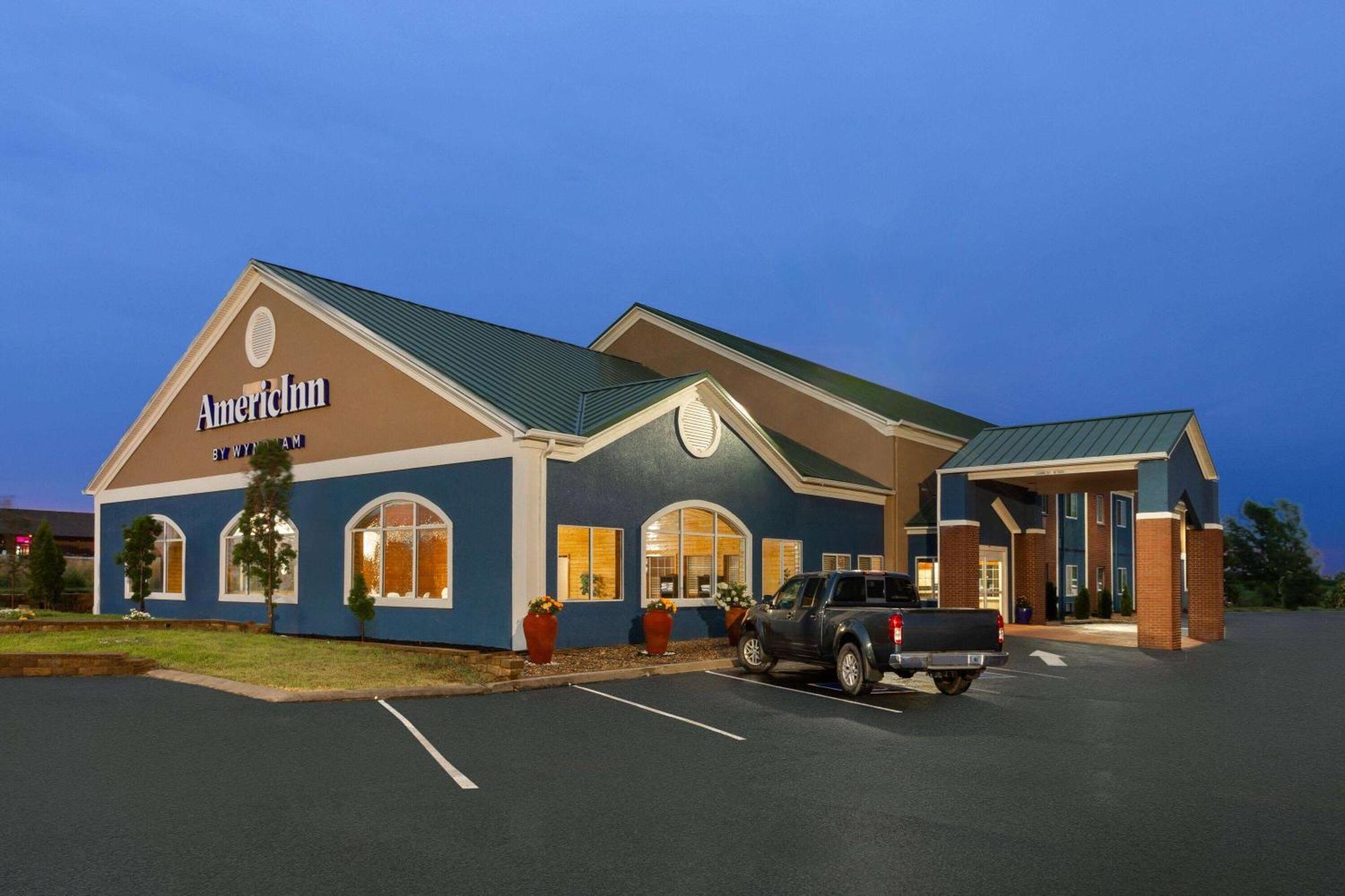 Pioneer Inn & Suites Grinnell Kültér fotó